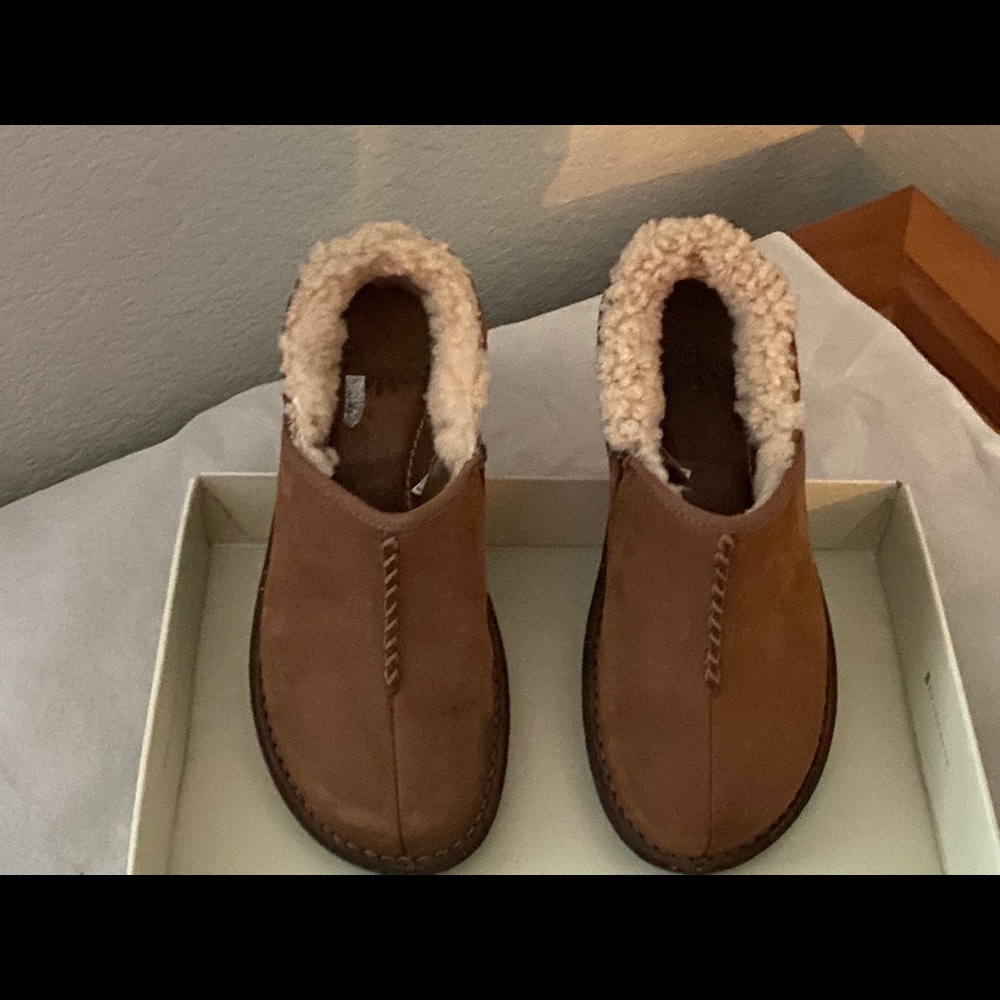 Ugg’s Clogs/Slippers
